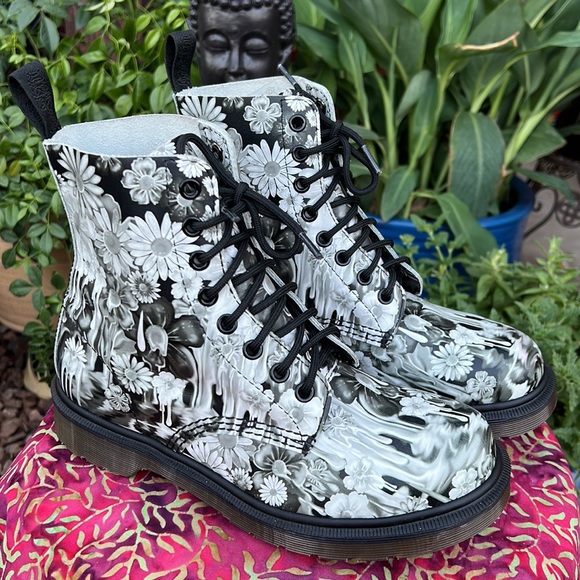 🌺 Rare Black & White Dr. Martens Slime Floral Drip Boots 🌺 - Picture 4 of 17